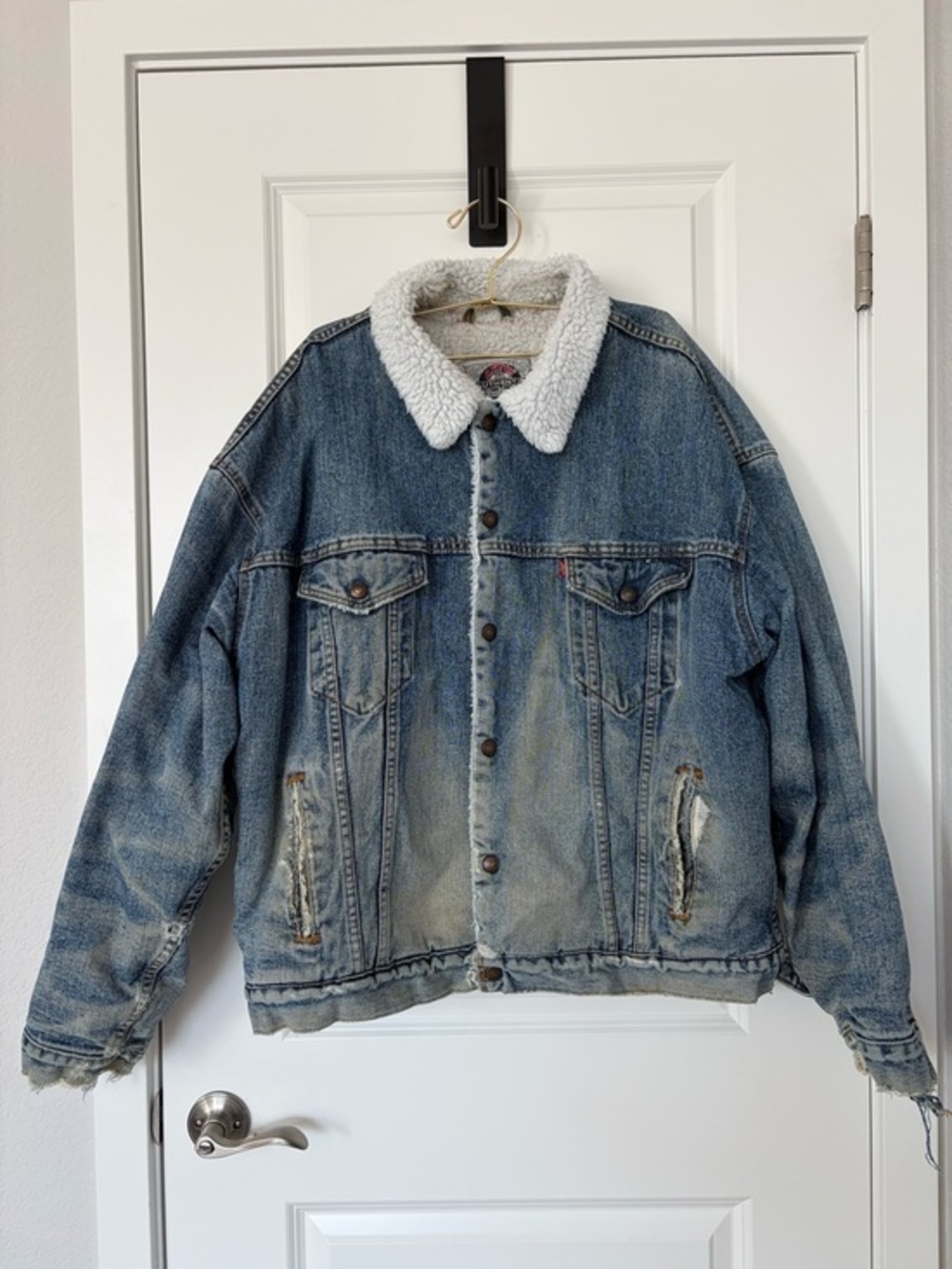 Vintage Levi’s Sherpa Lined Denim Jacket Distressed Acid Wash Grunge Trucker
